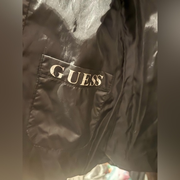 Guess black jacket 3 pockets small hold on INSIDE pocket only size MEDIUM - Picture 4 of 6